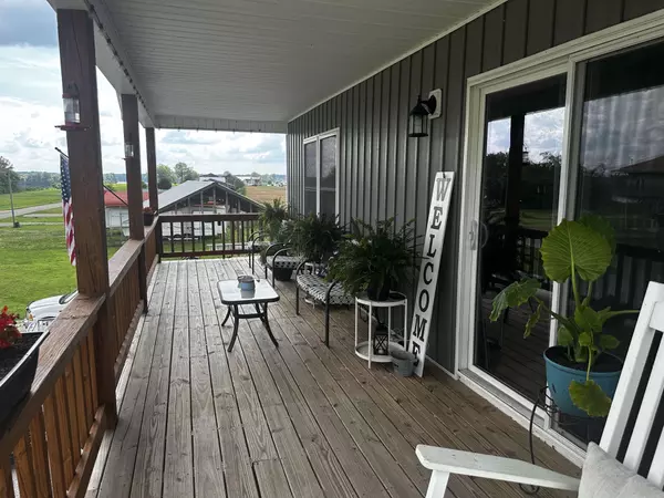 Crump, TN 38327,2355 CATFISH LN