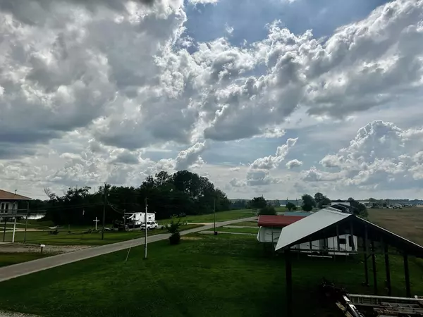 Crump, TN 38327,2355 CATFISH LN