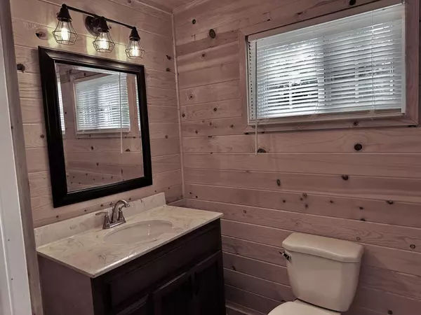 Crump, TN 38327,240 CATFISH LANE LN