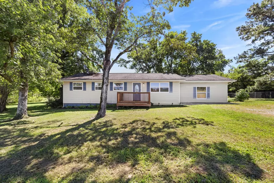 792 S Mack Smith Road, Rossville, GA 30741