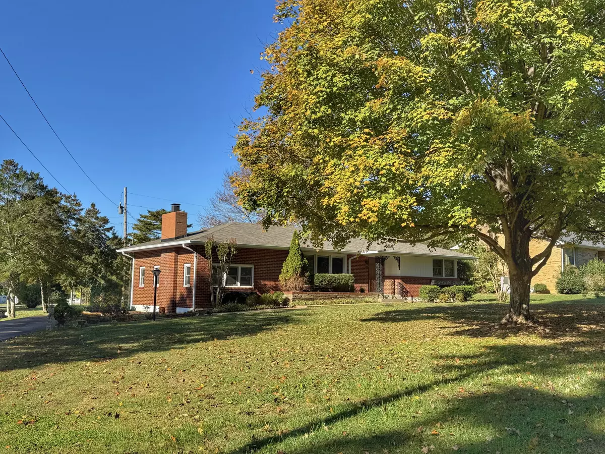 Dickson, TN 37055,1105 N Charlotte Street