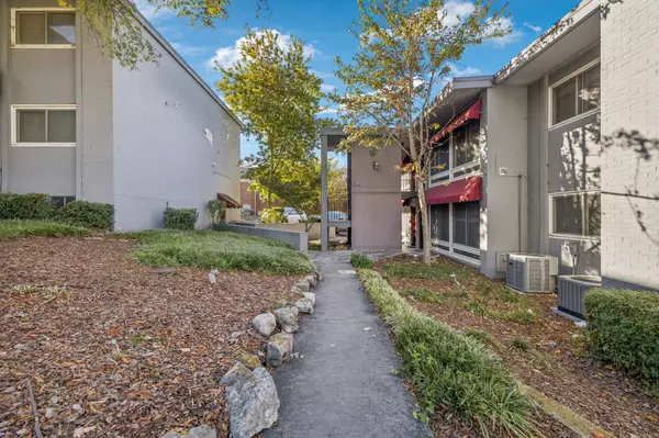 Nashville, TN 37203,201 Acklen Park Dr #34