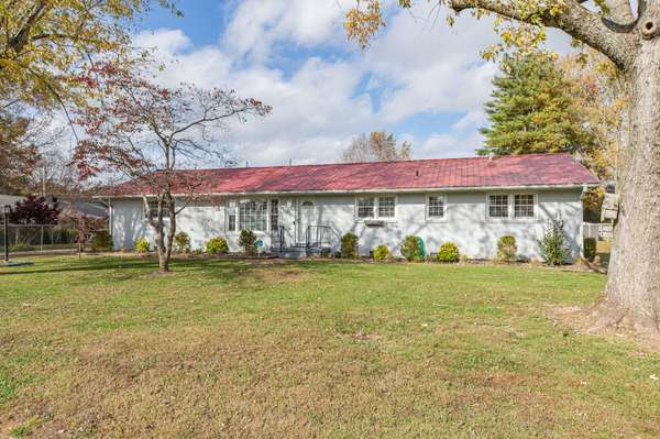 502 9th St, Lawrenceburg, TN 38464