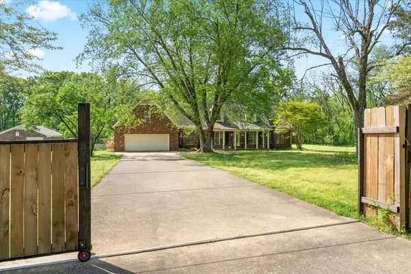 Millington, TN 38053,300 HILLDALE LN