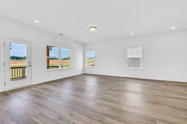 Clarksville, TN 37043,1395 English Oak Drive