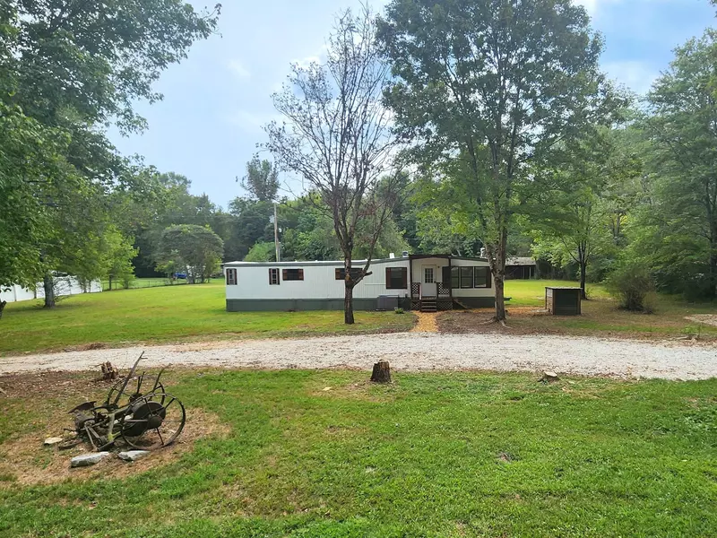 4439 Danville Rd, Big Sandy, TN 38221