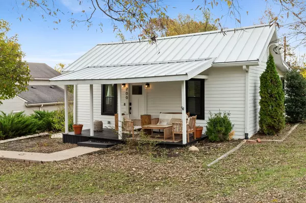 700 Maplewood Ln, Nashville, TN 37216