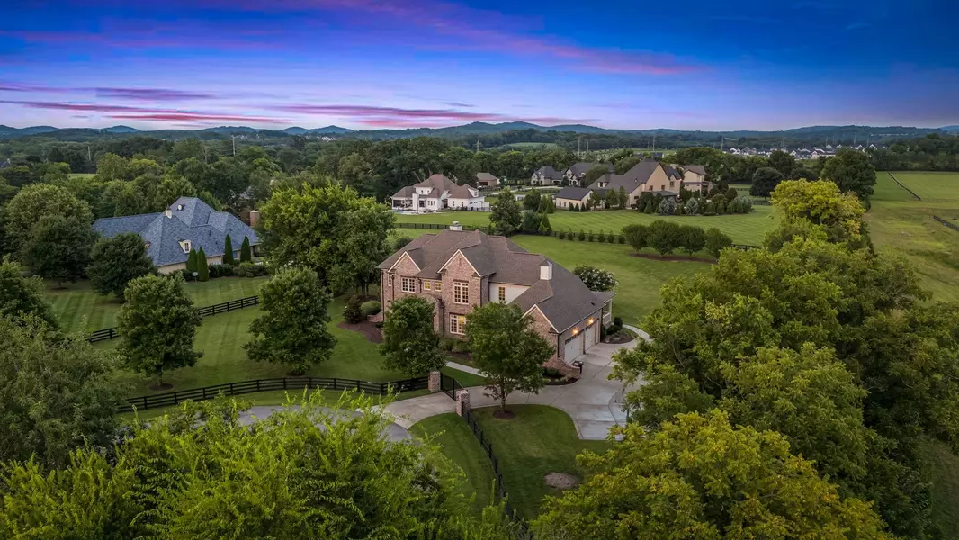 5540 Hawks Landing Dr, Arrington, TN 37014