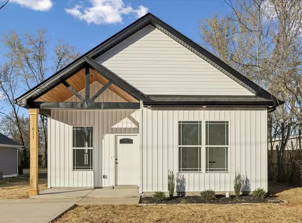 811 19th Ave #W, Springfield, TN 37172