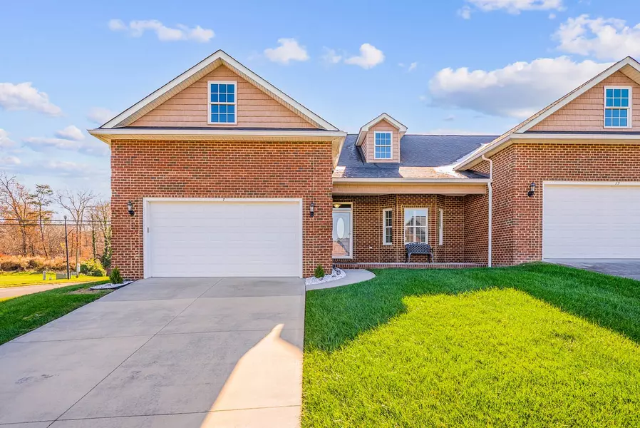 7 Saddle Brook Ln, Crossville, TN 38571