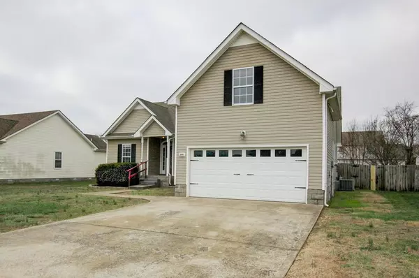 3696 S Naples Ct, Clarksville, TN 37040