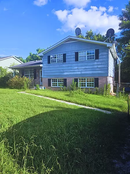 203 22nd Ave #E, Springfield, TN 37172