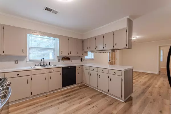 Savannah, TN 38372,380 WALKERTOWN DR