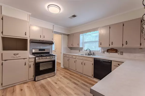 Savannah, TN 38372,380 WALKERTOWN DR