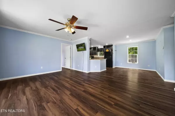 Clinton, TN 37716,168 Powder Mill Lane