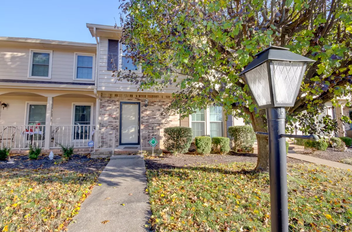 Clarksville, TN 37043,2172 Memorial Dr #C3