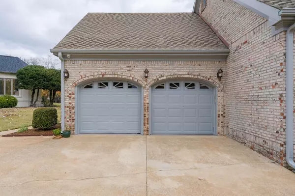 Chattanooga, TN 37416,5701 Topsail Greens Drive