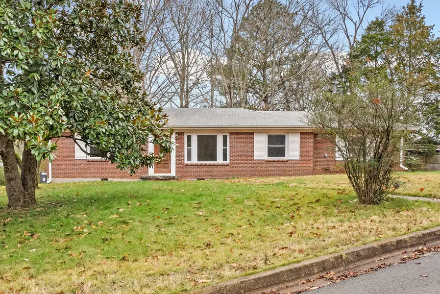 1052 Forrest Dr, Clarksville, TN 37040