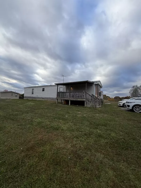 White Bluff, TN 37187,104 Mutt Rd