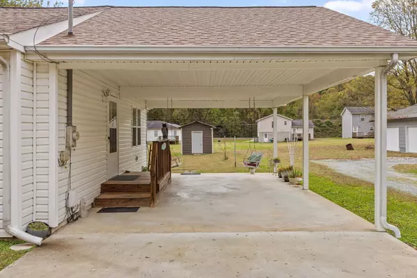 Soddy Daisy, TN 37379,9842 Walnut Street