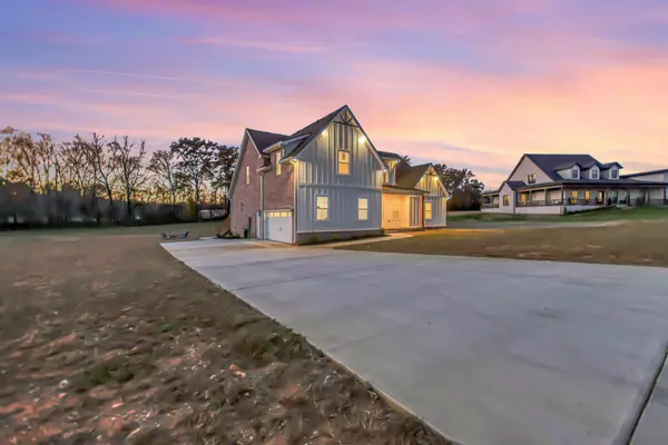 Clarksville, TN 37040,4954 Royal View Way