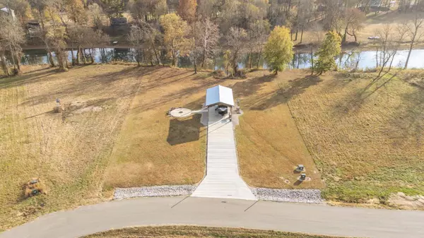 Savannah, TN 38372,6425 CRAVENS RD