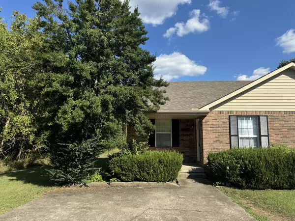 Clarksville, TN 37042,423 Cook Dr #A