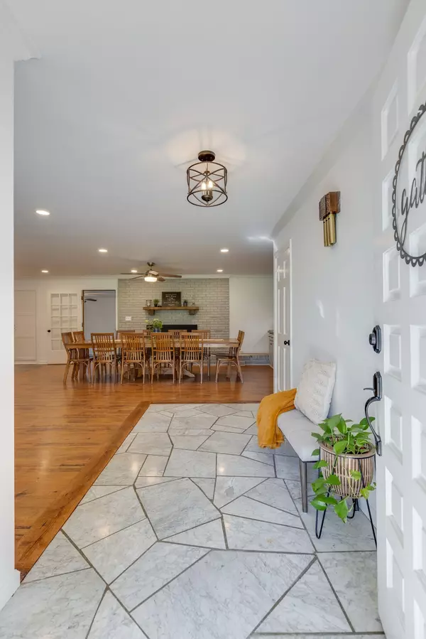 Columbia, TN 38401,2285 Nashville Hwy