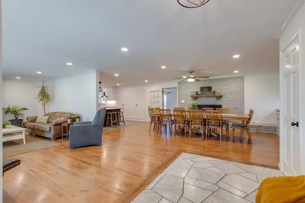 Columbia, TN 38401,2285 Nashville Hwy