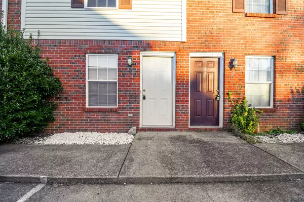 Clarksville, TN 37043,284 Raleigh Dr #E