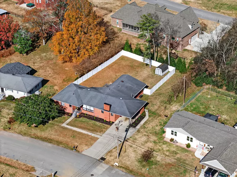 1105 Bagley Dr, Fayetteville, TN 37334