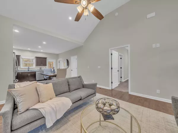 Dickson, TN 37055,371 McElhiney Rd