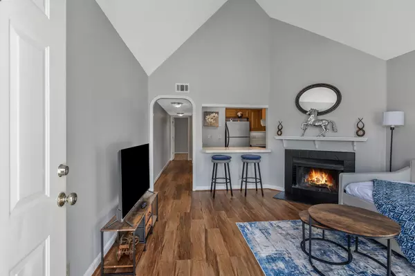 Nashville, TN 37203,3204 W End Cir #11