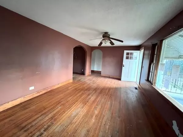 Clifton, TN 38425,5388 MORRISON CREEK RD