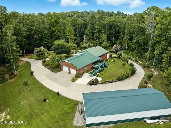 689 Johnson Hollow Rd Rd, New Tazewell, TN 37825