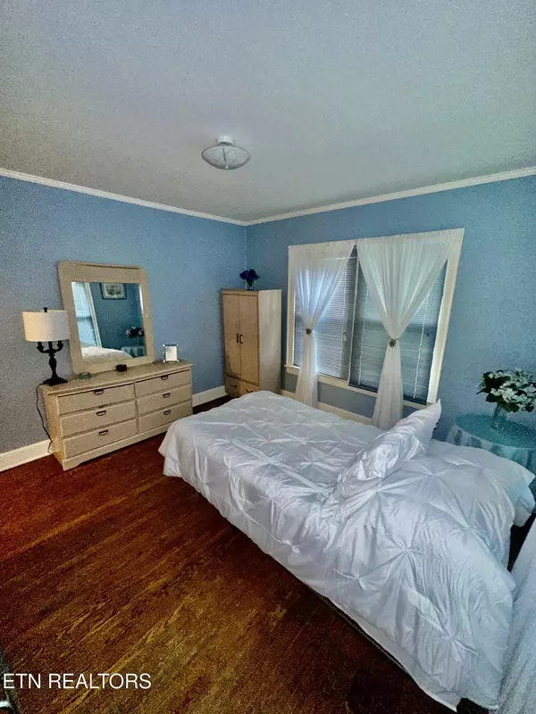 Knoxville, TN 37917,1733 woodbine Ave