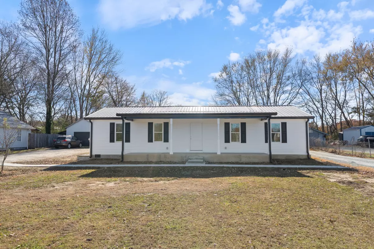Hohenwald, TN 38462,654 W Main St