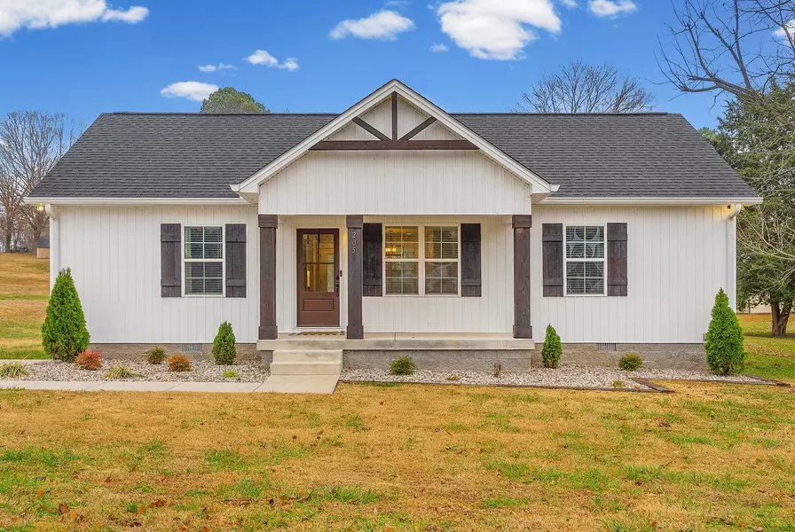 205 Maple St, Adams, TN 37010