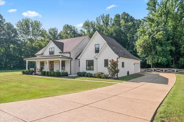 Eads, TN 38028,255 LONE OAK DR