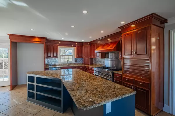 Tullahoma, TN 37388,1727 Country Club Drive