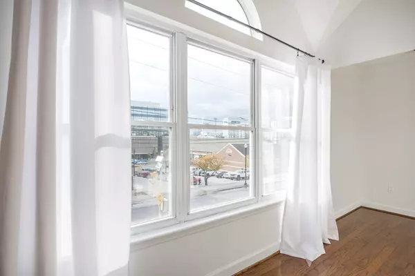 Nashville, TN 37210,654 President Ronald Reagan Way