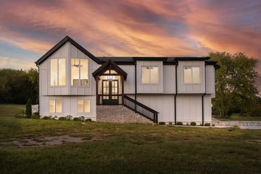 2752 Thompson Station Rd #E, Thompsons Station, TN 37179