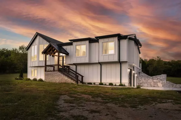 Thompsons Station, TN 37179,2752 Thompson Station Rd #E