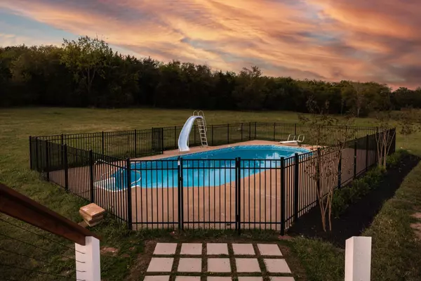 Thompsons Station, TN 37179,2752 Thompson Station Rd #E