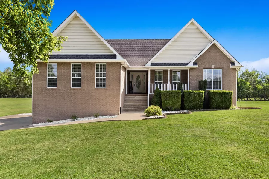 1014 Somerville Dr, Cottontown, TN 37048