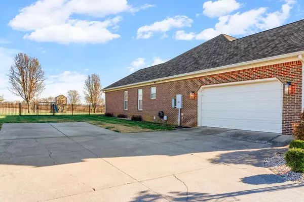 Hopkinsville, KY 42240,160 Farmhill Dr