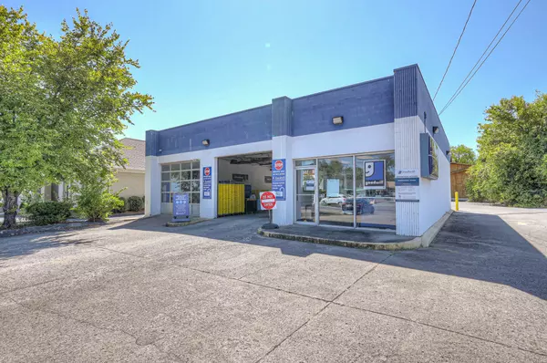 Hendersonville, TN 37075,327 W Main St