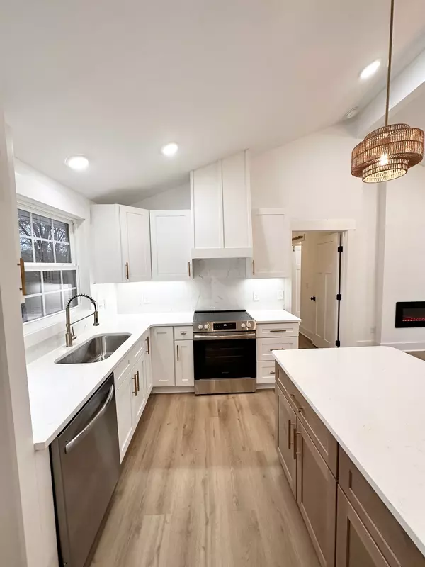 106 Lucinda Ln, Hendersonville, TN 37075