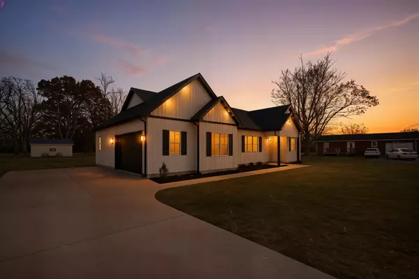 Tullahoma, TN 37388,90 Kings Ln