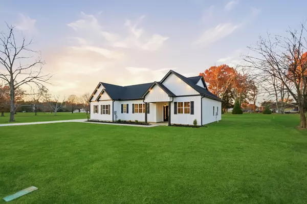 Tullahoma, TN 37388,90 Kings Ln